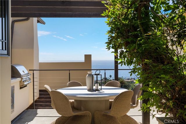 994 Temple Hills, Laguna Beach, CA 92651