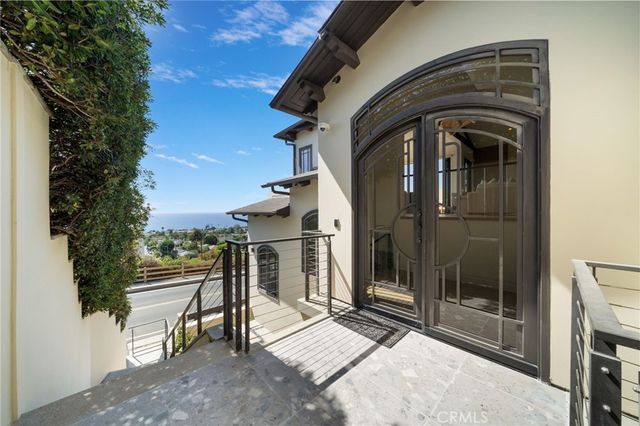 994 Temple Hills, Laguna Beach, CA 92651