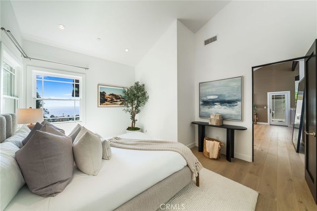 994 Temple Hills, Laguna Beach, CA 92651
