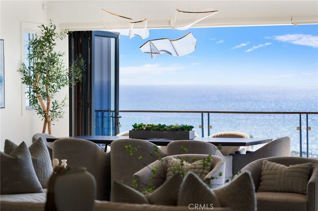 994 Temple Hills, Laguna Beach, CA 92651