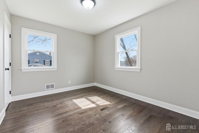 215 Oakmanor Parkway, South Plainfield, NJ 07080