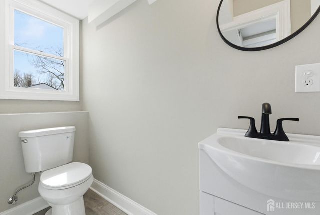 215 Oakmanor Parkway, South Plainfield, NJ 07080