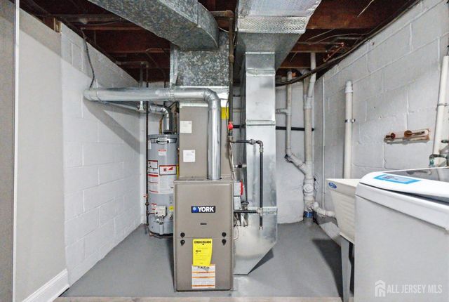 215 Oakmanor Parkway, South Plainfield, NJ 07080