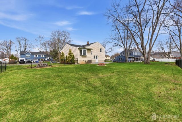 215 Oakmanor Parkway, South Plainfield, NJ 07080