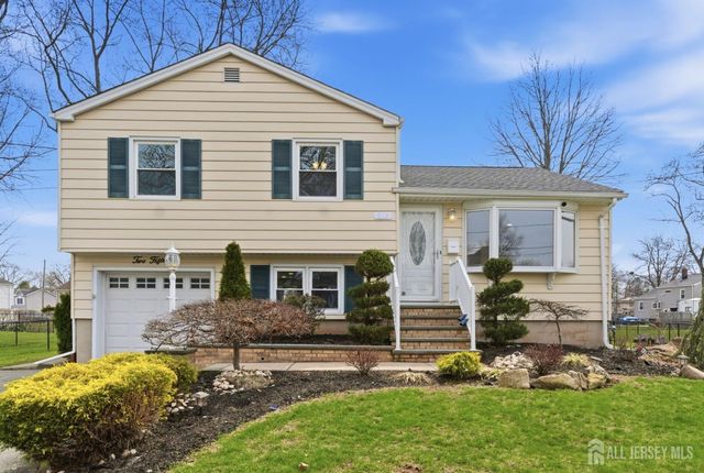 215 Oakmanor Parkway, South Plainfield, NJ 07080