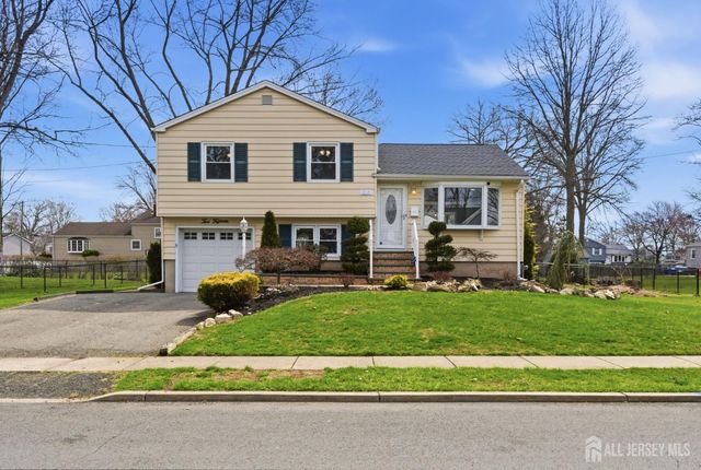 215 Oakmanor Parkway, South Plainfield, NJ 07080