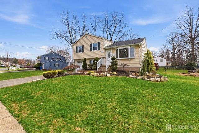 215 Oakmanor Parkway, South Plainfield, NJ 07080