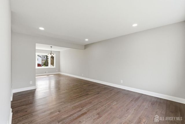 215 Oakmanor Parkway, South Plainfield, NJ 07080