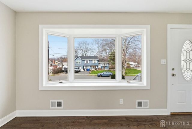 215 Oakmanor Parkway, South Plainfield, NJ 07080