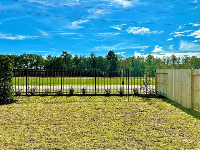 18330 Tiger Flowers Drive, Conroe, TX 77302