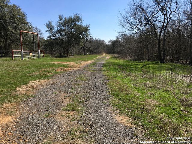 606 county road 222, Nixon, TX 78140