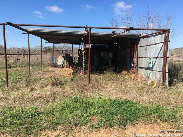 606 county road 222, Nixon, TX 78140