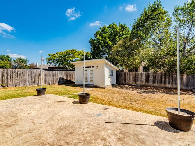 112 Maplewood N, Kyle, TX 78640