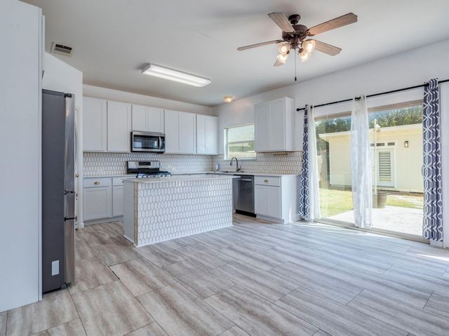 112 Maplewood N, Kyle, TX 78640