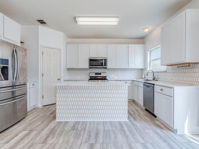 112 Maplewood N, Kyle, TX 78640