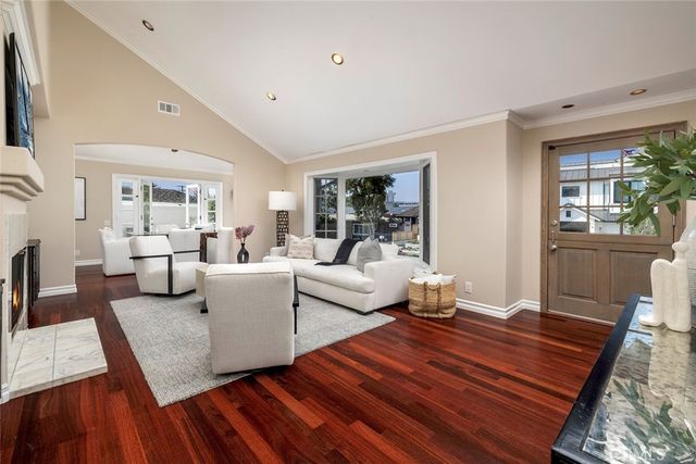 332 Holmwood Drive, Newport Beach, CA 92663