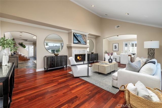 332 Holmwood Drive, Newport Beach, CA 92663
