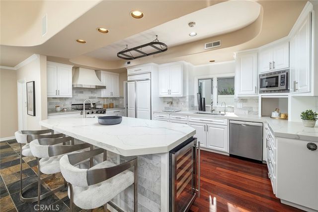 332 Holmwood Drive, Newport Beach, CA 92663