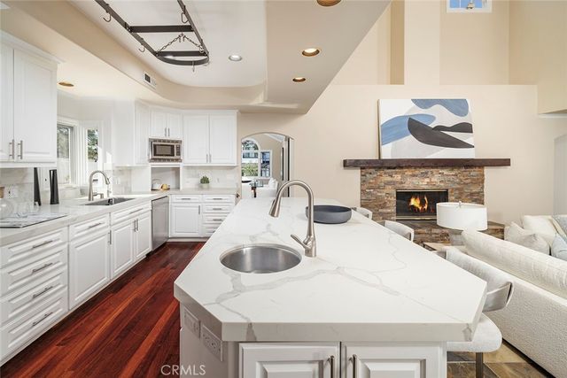 332 Holmwood Drive, Newport Beach, CA 92663