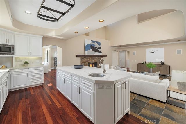 332 Holmwood Drive, Newport Beach, CA 92663