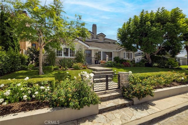 332 Holmwood Drive, Newport Beach, CA 92663