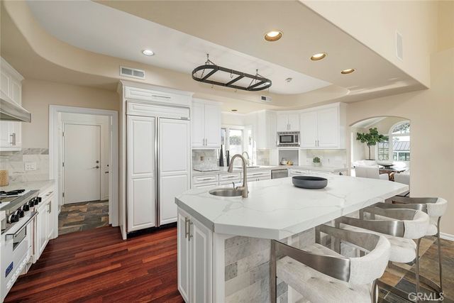 332 Holmwood Drive, Newport Beach, CA 92663