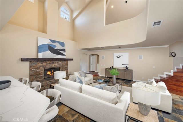 332 Holmwood Drive, Newport Beach, CA 92663