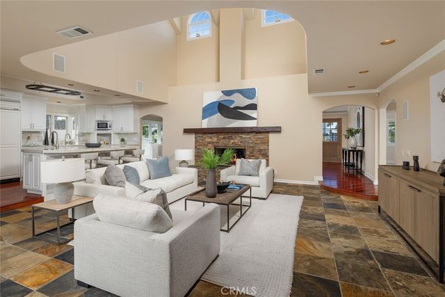 332 Holmwood Drive, Newport Beach, CA 92663