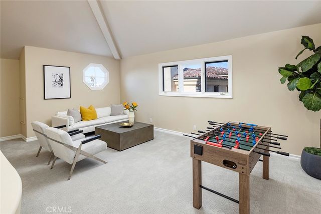 332 Holmwood Drive, Newport Beach, CA 92663