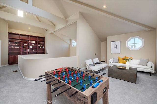 332 Holmwood Drive, Newport Beach, CA 92663