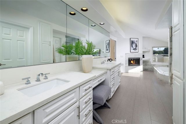 332 Holmwood Drive, Newport Beach, CA 92663
