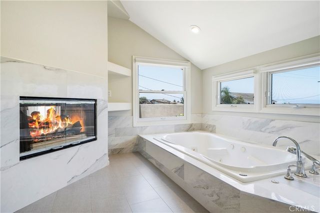 332 Holmwood Drive, Newport Beach, CA 92663