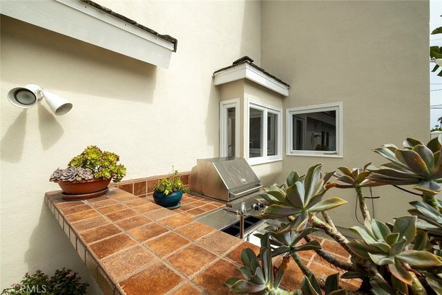 332 Holmwood Drive, Newport Beach, CA 92663