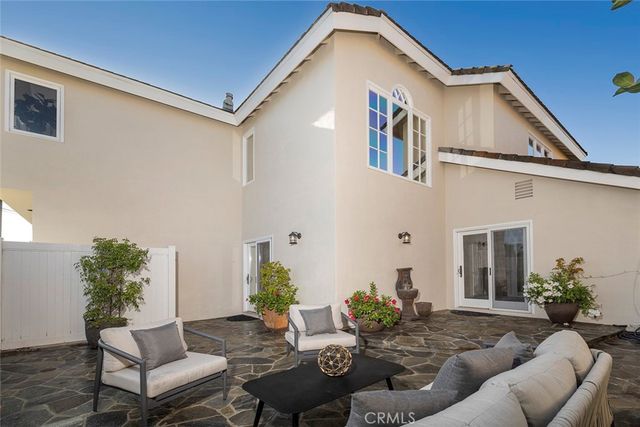 332 Holmwood Drive, Newport Beach, CA 92663