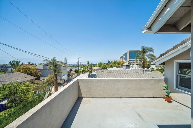 332 Holmwood Drive, Newport Beach, CA 92663