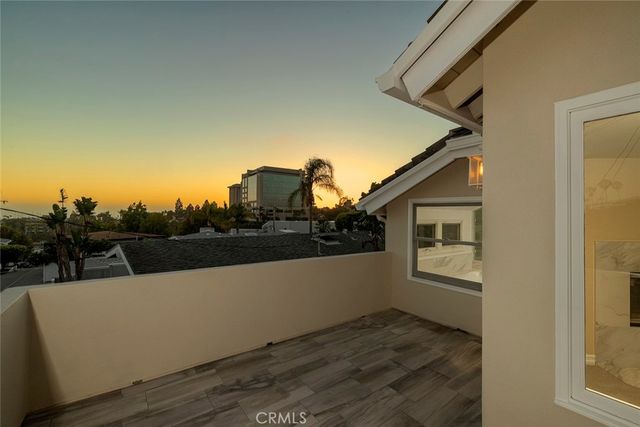 332 Holmwood Drive, Newport Beach, CA 92663