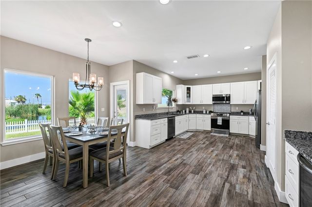 110 Keewaydin Lane, Port Aransas, TX 78373