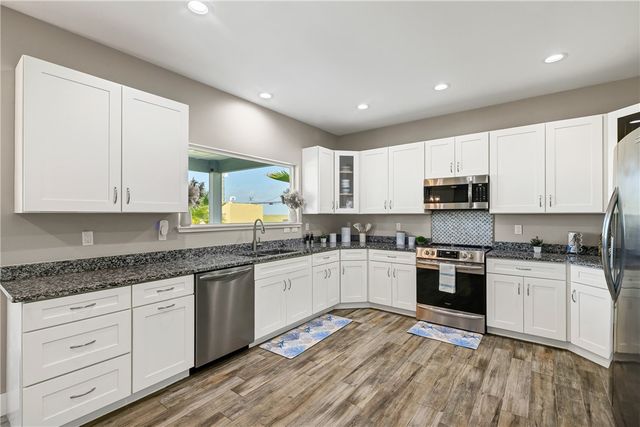110 Keewaydin Lane, Port Aransas, TX 78373