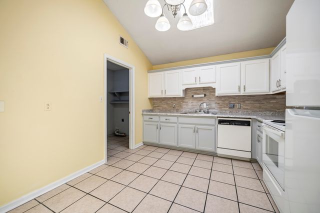 121 Plantation Drive, Lawrenceburg, KY 40342