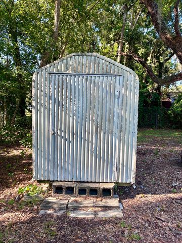 2024 Dixie Avenue, Eustis, FL 32726