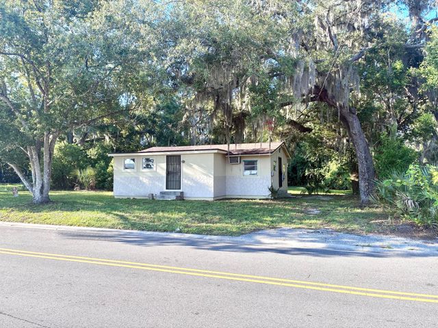 2024 Dixie Avenue, Eustis, FL 32726