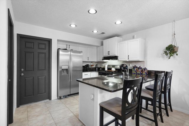 7216 Via Contenta NE, Albuquerque, NM 87113