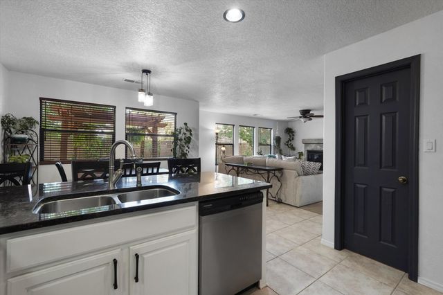 7216 Via Contenta NE, Albuquerque, NM 87113