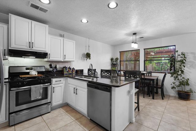 7216 Via Contenta NE, Albuquerque, NM 87113