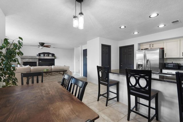 7216 Via Contenta NE, Albuquerque, NM 87113