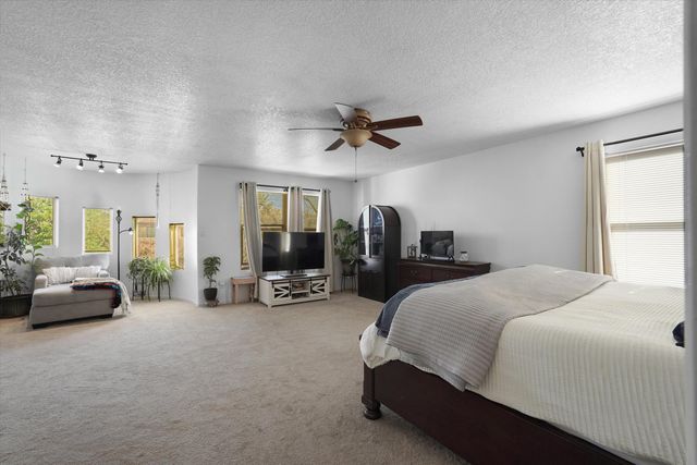 7216 Via Contenta NE, Albuquerque, NM 87113