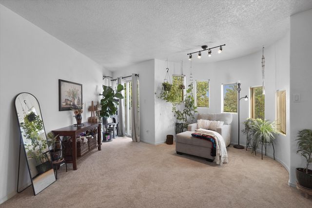7216 Via Contenta NE, Albuquerque, NM 87113