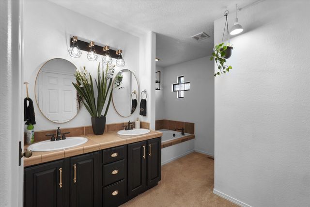 7216 Via Contenta NE, Albuquerque, NM 87113