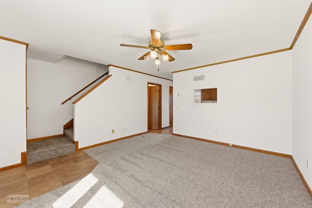 105 COLONIAL Parkway B, Yorkville, IL 60560