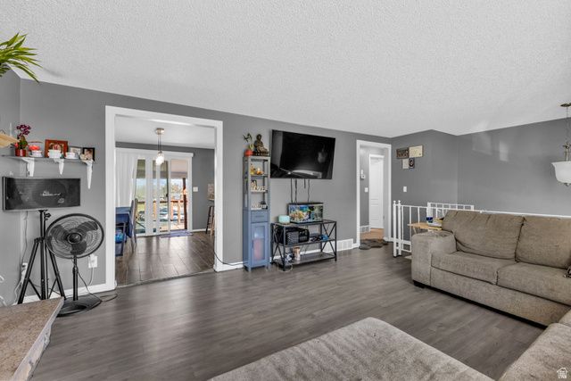 5364 W WOODLEDGE AVE, West Valley City, UT 84120